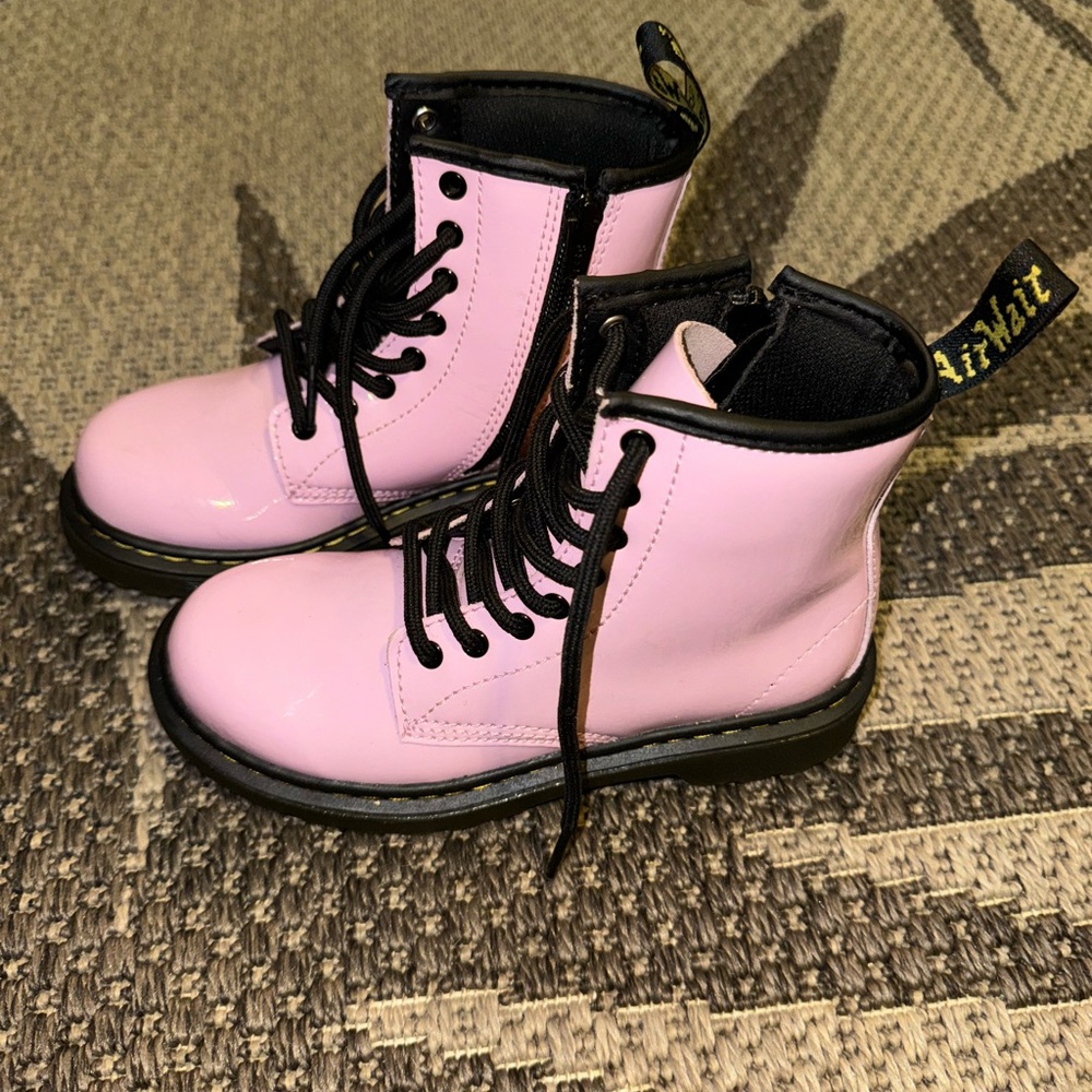 Dr. Airwair Martens Youth Zip up boot pale pink